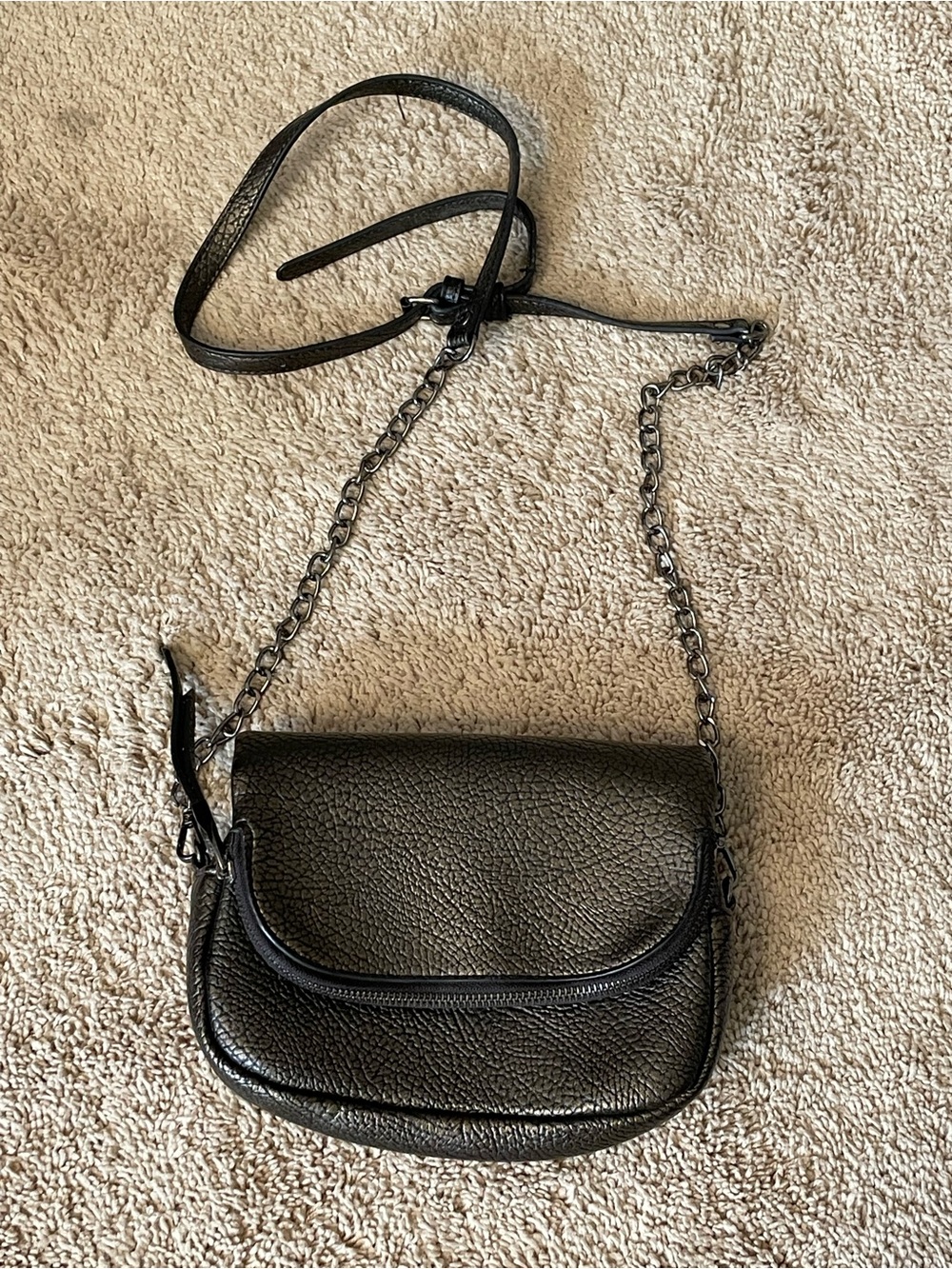 Classic Black Pebbled Crossbody Bag with Chain Strap